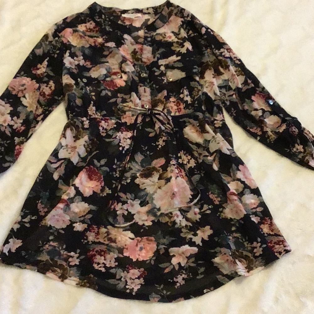 Black floral maternity blouse Medium